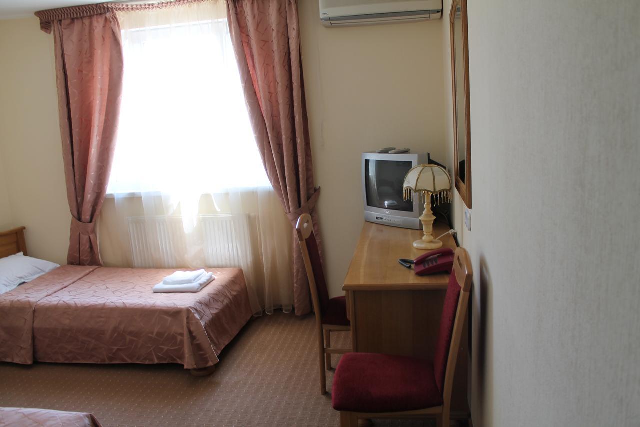 Ligena Econom Hotel Boryspilʼ Esterno foto